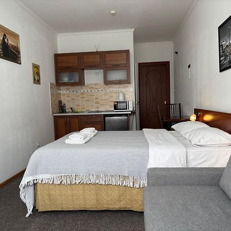 Appartement Авіа à Oujhorod Extérieur photo