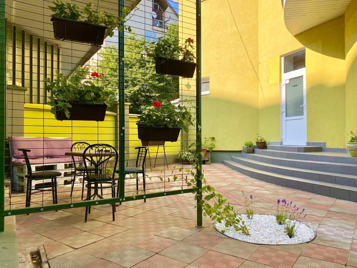 Appartement Авіа à Oujhorod Extérieur photo