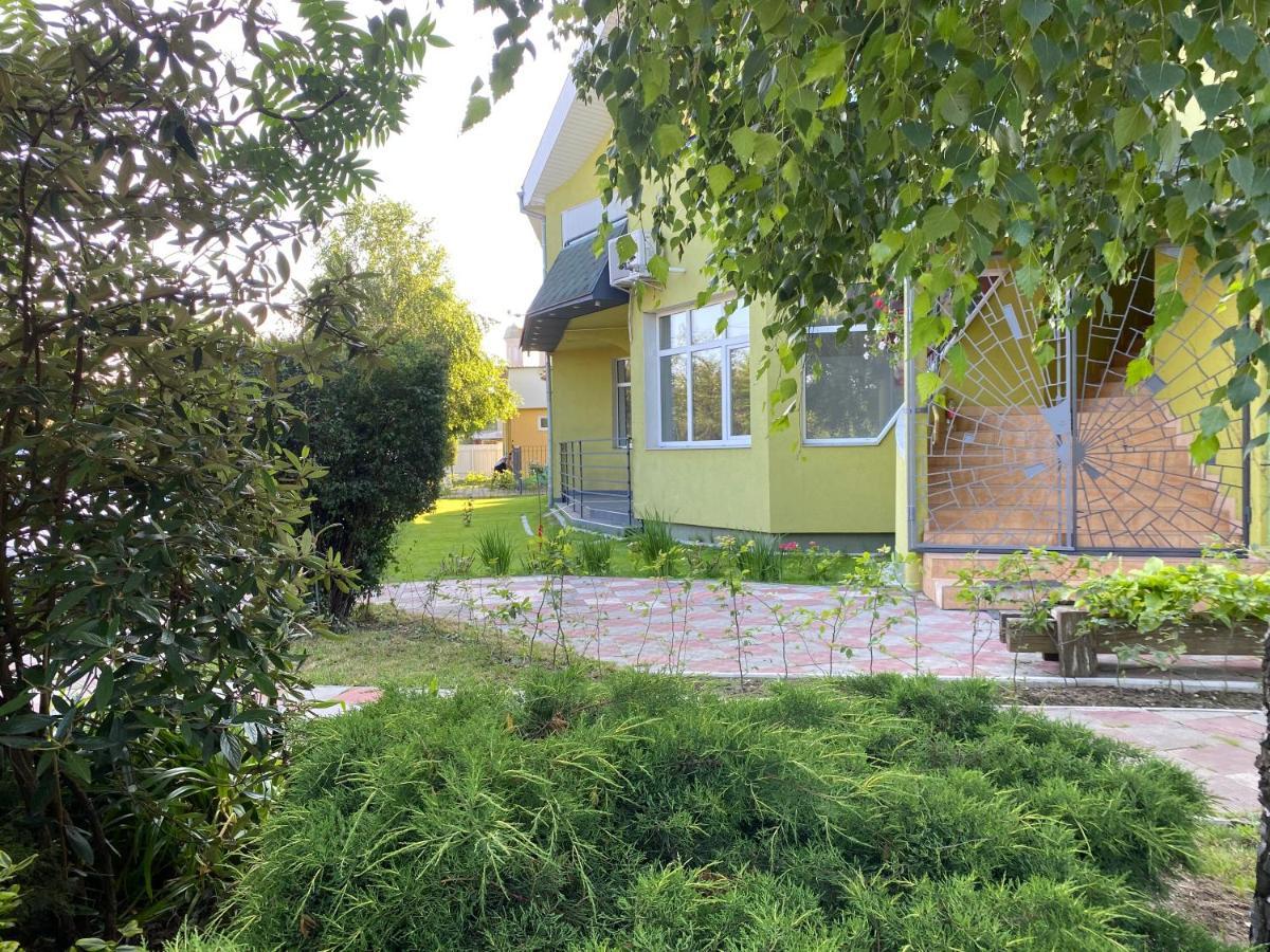 Appartement Авіа à Oujhorod Extérieur photo