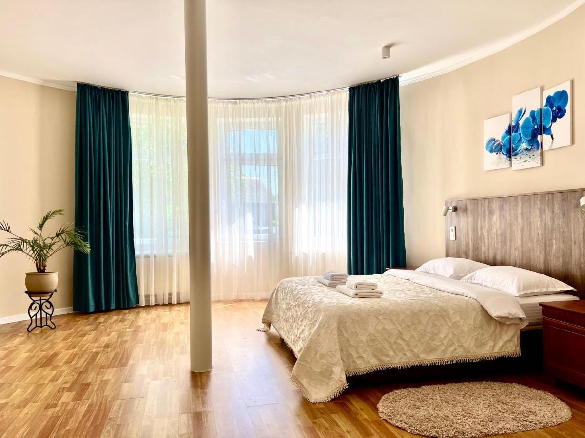 Appartement Авіа à Oujhorod Extérieur photo
