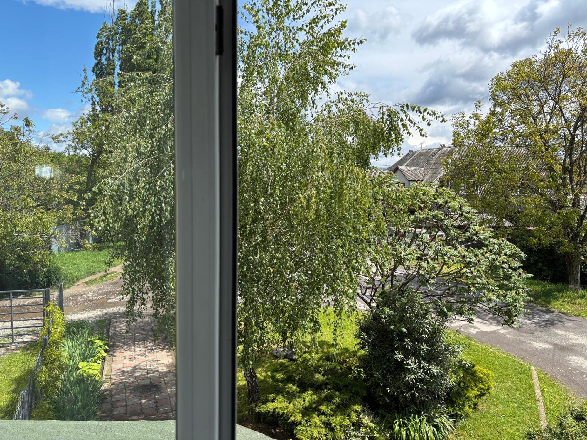 Appartement Авіа à Oujhorod Extérieur photo