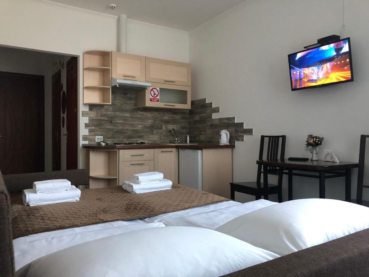 Appartement Авіа à Oujhorod Extérieur photo