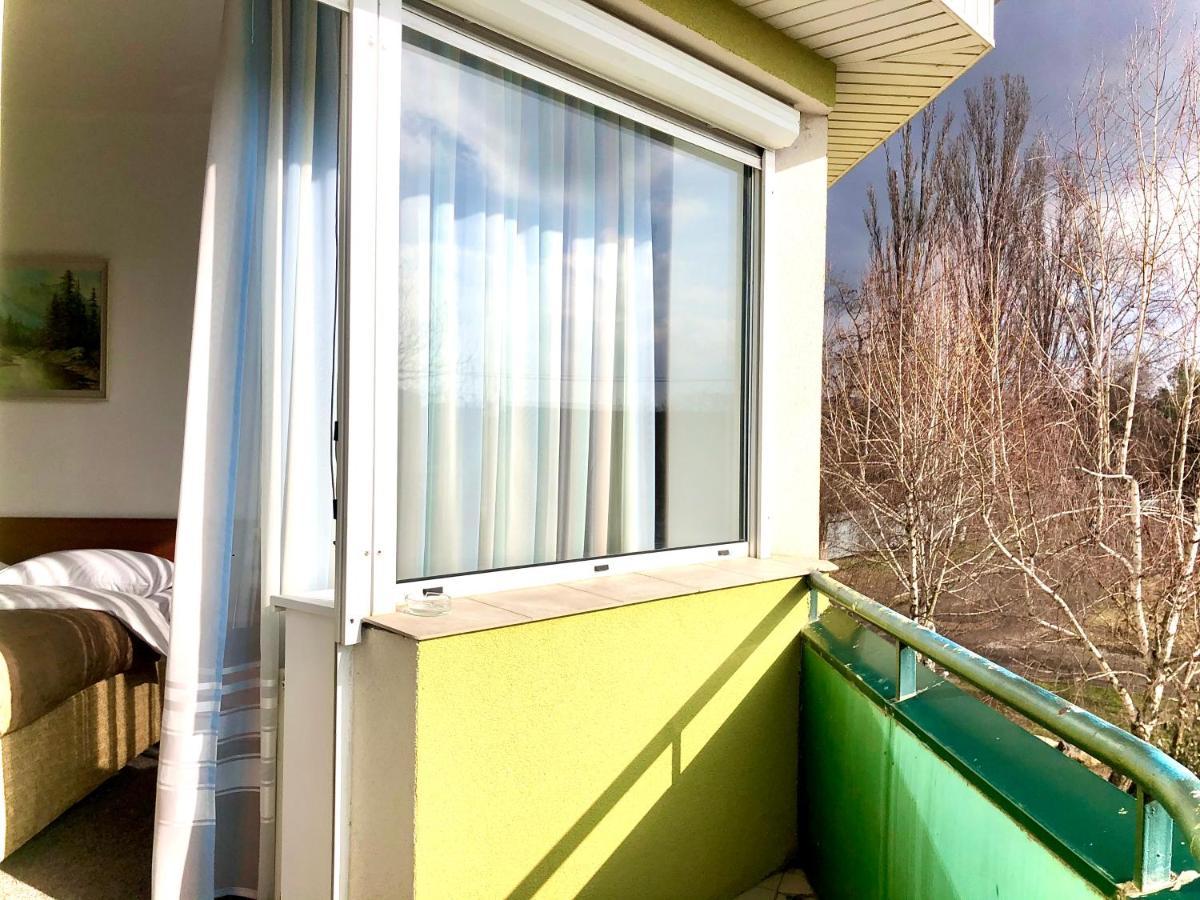 Appartement Авіа à Oujhorod Extérieur photo