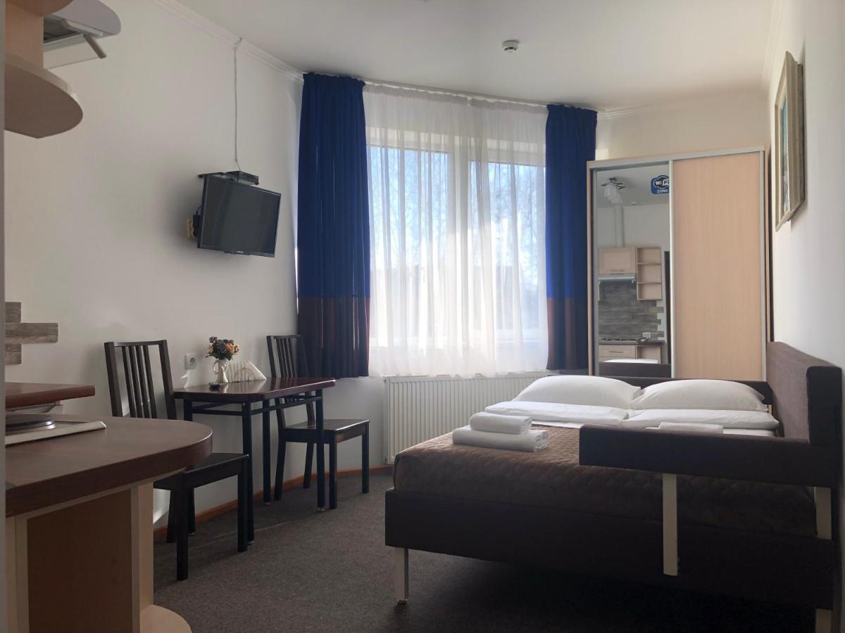 Appartement Авіа à Oujhorod Extérieur photo