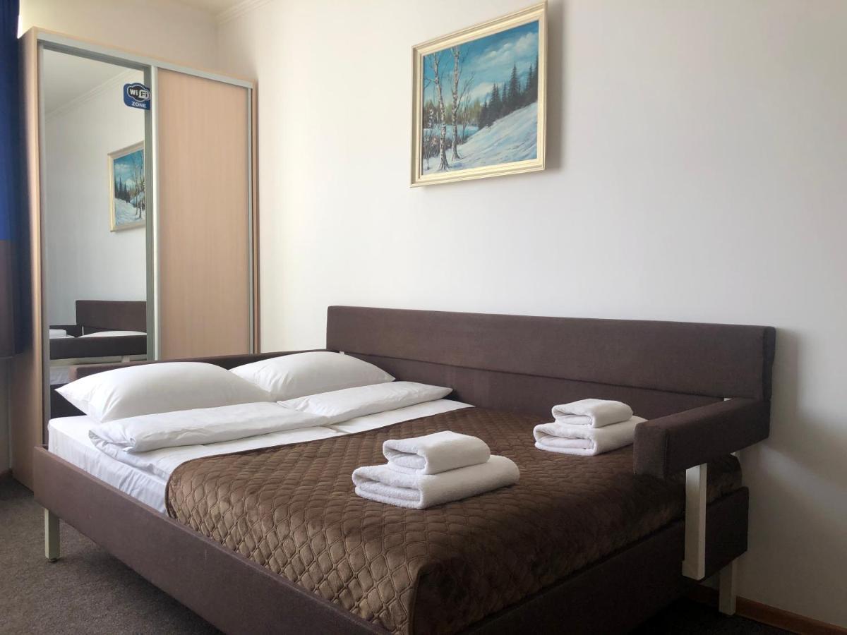 Appartement Авіа à Oujhorod Extérieur photo