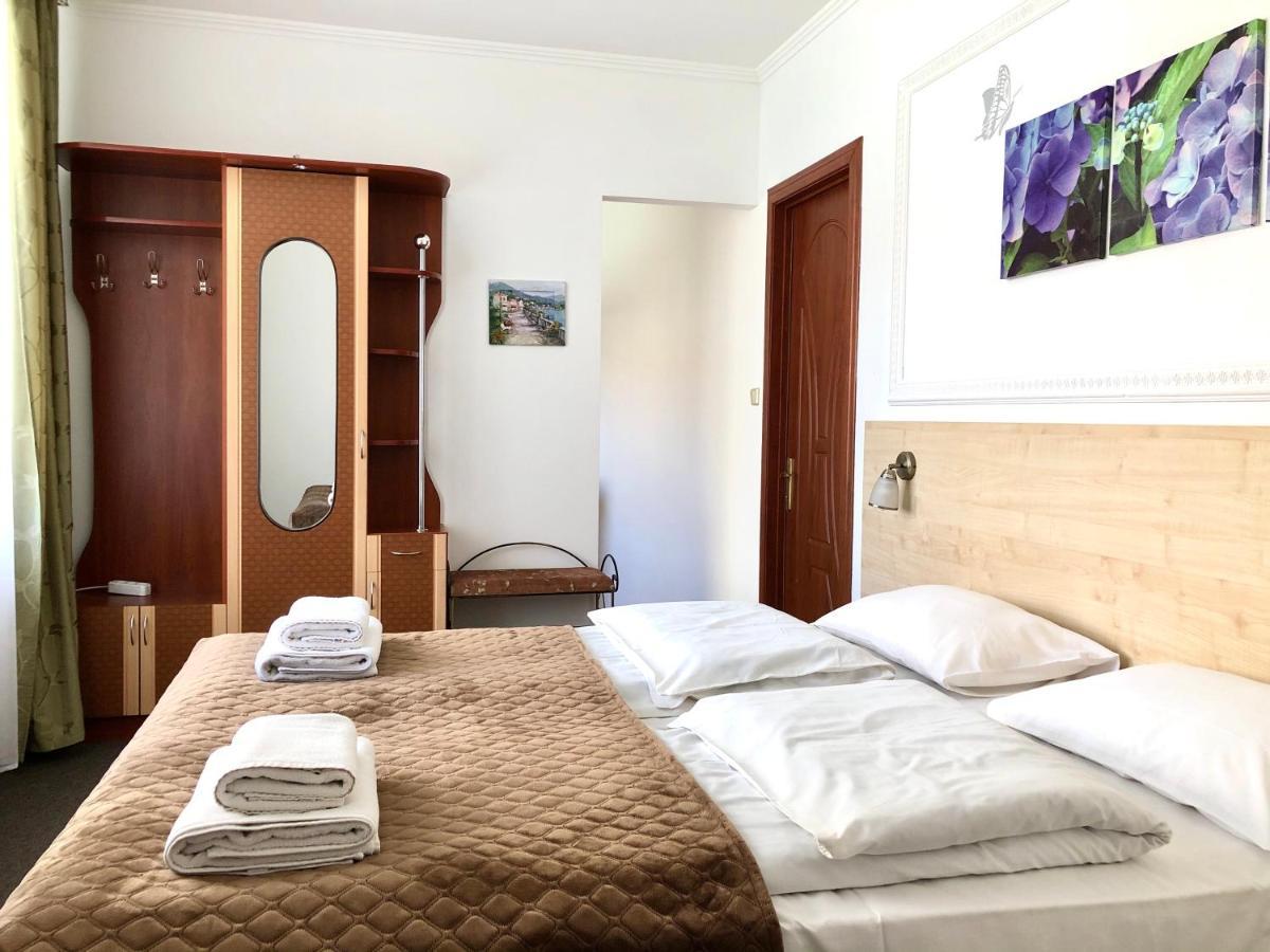 Appartement Авіа à Oujhorod Extérieur photo